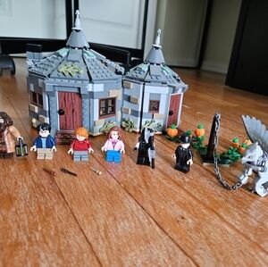 LEGO Hagrids Hut Buckbeaks Rescue +Bonus Flying Car And Extra Ron